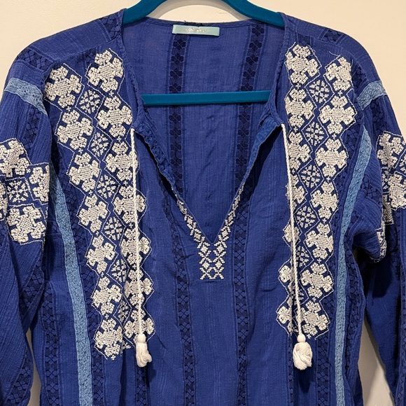 Chic Blue and White embroidered caftan. - Picture 4 of 5